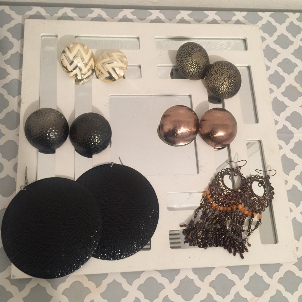 Earrings ( costume jewelry )